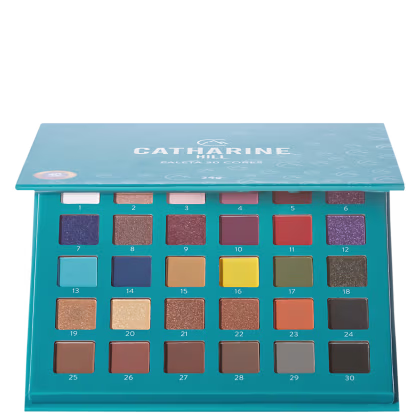 Paleta de sombras de olhos Catharine Hill com 30 tons variados, em embalagem retangular azul turquesa com logotipo da marca. A paleta apresenta uma ampla gama de cores, incluindo tons neutros, terrosos, metálicos e vibrantes.