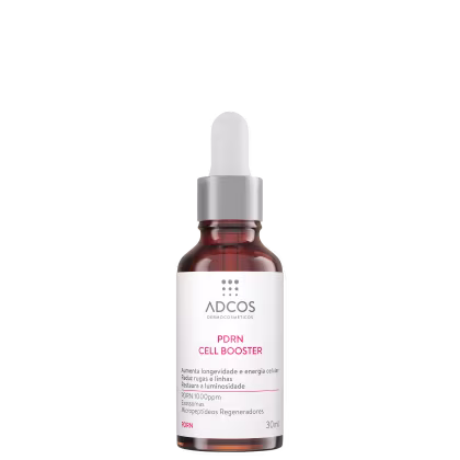 Frasco de vidro marrom com conta-gotas branco contendo o produto "PDRN Cell Booster" da marca Adcos. Rótulo branco com informações sobre o produto, incluindo seu nome, benefícios e ingredientes ativos.