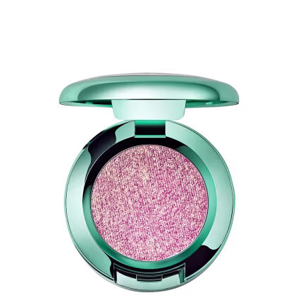 Sombra de olhos compacta da M·A·C em embalagem redonda de tom verde-menta, com acabamento brilhante em cor rosa-metálica.