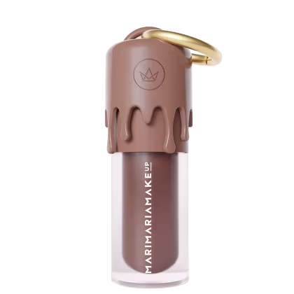 Gloss labial de Mari Maria, com cor amarronzada.