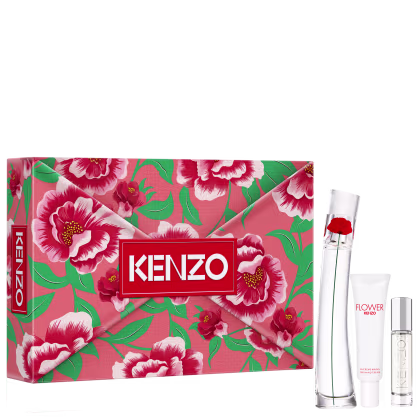 Caixa com flores vermelhas, rosas e verdes, contendo um conjunto de produtos da marca Kenzo, incluindo um frasco de perfume, um tubo de creme e uma embalagem menor.