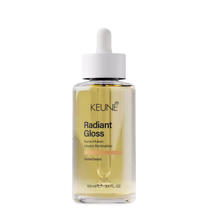 Frasco de vidro transparente com conta-gotas branco contendo um líquido dourado. Rótulo com o nome "Keune Radiant Gloss" e informações sobre o produto, como "Illume Infusion" e "Orchid Extract".