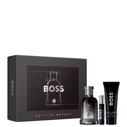 Conjunto de produtos de beleza da marca Boss, composto por dois frascos de perfume, um gel de banho e uma caixa preta com design minimalista e detalhes em prata.