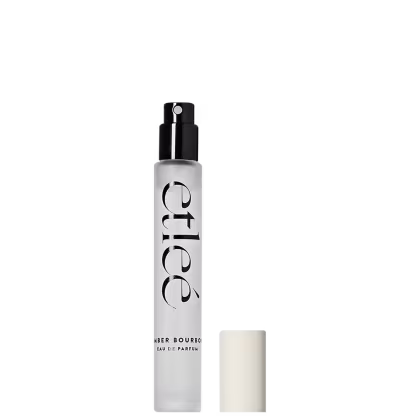 Frasco de perfume Etleé Amber Bourbon, em tons de branco e preto. O rótulo apresenta o nome da marca em destaque. O produto é apresentado em embalagem compacta, com bico pulverizador.