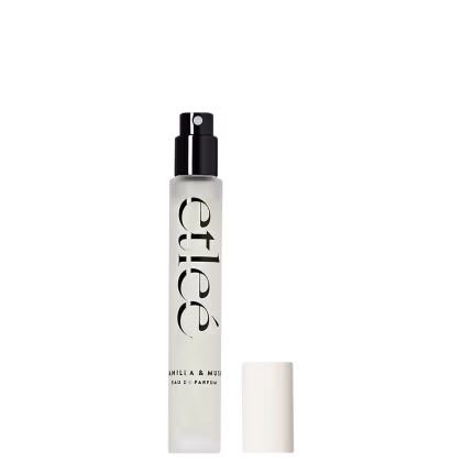 Frasco de perfume Etleé com design minimalista em preto e branco. Rótulo com nome da marca e aroma "Vanilla & Musk" em fonte elegante. Embalagem compacta com bico pulverizador.