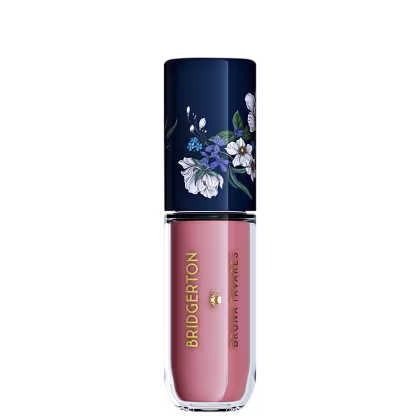 Blush Líquido BT x Bridgerton da marca Bruna Tavares com design floral, tampa em tons de azul escuro e líquido rosa. O rótulo apresenta o nome da marca Bruna Tavares e Bridgerton em letras douradas.