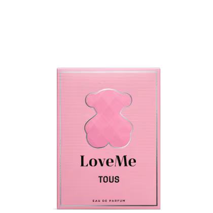 Embalagem rosa de item de perfumaria da marca TOUS, com formato de urso estilizado e texto "LoveMe" em destaque.