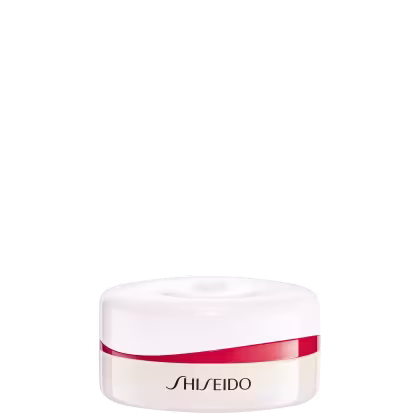 Pote branco com faixa vermelha na borda, contendo logotipo da marca Shiseido em preto, produto de cuidados com a pele.