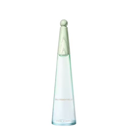 Frasco de item de perfumaria em formato cônico, com tampa arredondada, em vidro transparente com tonalidade esverdeada, exibindo rótulo com texto "EAU ESSENTIELLE L'EAU D'ISSEY".