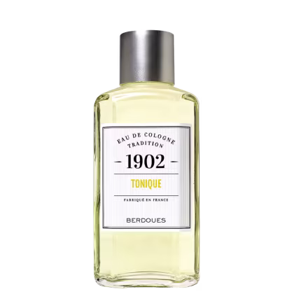 Frasco de Eau de Cologne da linha 1902 Tradition, com rótulo branco e preto destacando o nome "Tonique" e o ano 1902. Embalagem de vidro com tampa metálica prateada, contendo um líquido amarelado.