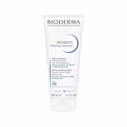 Tubo branco da marca Bioderma contendo o produto Atoderm Intensive baume, um bálsamo ultra-suavizante para peles muito secas e irritadas, com 200 ml de volume.