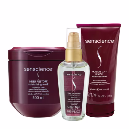 Conjunto de produtos Senscience, incluindo uma máscara hidratante de 500 ml, um tratamento protetor de cor em frasco de 55 ml e um tratamento nutritivo leave-in em tubo de 150 ml, com embalagens em tons de vermelho e dourado.