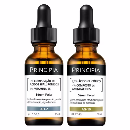 Dois frascos de soro facial da marca Principia, com rótulos pretos e amarelos. O primeiro contém 2% de ácidos hialurônicos e 1% de vitamina B5, enquanto o segundo possui 9,8% de ácido glicólico e 4% de aminoácidos. 