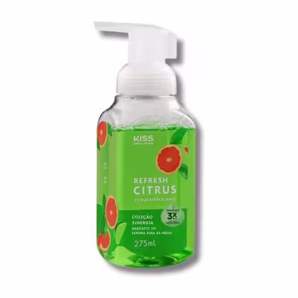 Frasco de espuma para as mãos da linha Refresh Citrus da marca Kiss New York, com embalagem transparente e rótulo verde com ilustrações de folhas e frutas cítricas.