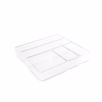 Caixa acrílica transparente com divisórias internas, ideal para organizar e exibir produtos de beleza, cosméticos ou acessórios em um ambiente limpo e minimalista.