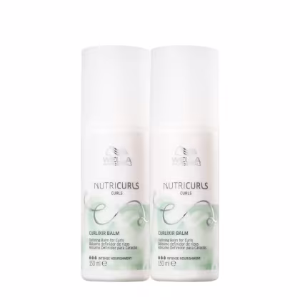 Dois frascos brancos da linha Nutricurls da Wella Professionals, contendo bálsamo definidor de cachos Curlixir Balm, com 150 ml cada. Os frascos apresentam o logotipo da marca e a descrição do produto em inglês e espanhol.
