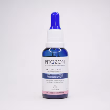 Frasco de plástico branco e azul com rótulo "FITOZON - Phytotherapy Medicinal Ozone" e informações sobre o produto, um cuidado íntimo com efeito afrodisíaco, testado dermatologicamente, ginecologicamente e clinicamente.