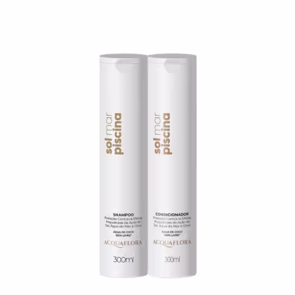 Dois frascos brancos de 300ml da linha Acquaflora, contendo shampoo e condicionador com proteção contra os efeitos da água do mar e do cloro, com rótulos em branco e dourado.