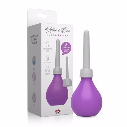 O produto apresentado é um dispositivo de higiene íntima da marca Adão e Eva, chamado "Ducha Íntima". Trata-se de um aplicador em formato de pera, com uma cor predominante roxa/lilás.