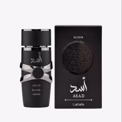 Frasco de perfume preto da marca Lattafa Perfumes, Asad Elixir, com caixa preta contendo design gráfico em relevo. O frasco possui formato cilíndrico com detalhes em preto e prata, exibindo o nome da fragrância "Asad Lattafa" em destaque.