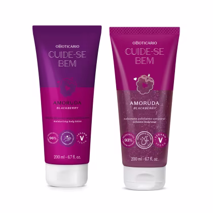 Dois produtos da linha Cuide-se Bem da marca Oboticarío: um frasco de loção desodorante hidratante de amora preta e um sabonete esfoliante corporal de amora preta, ambos em embalagens roxas e rosas.
