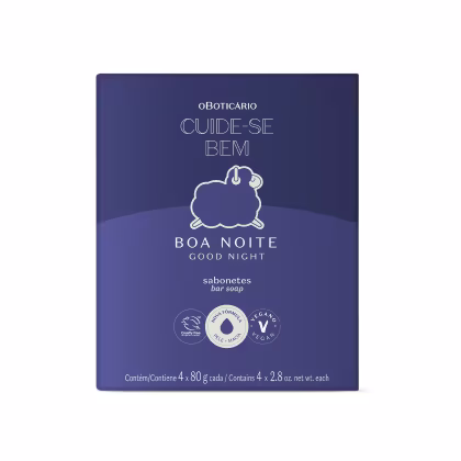 Conjunto de quatro barras de sabonete 80g cada em embalagem retangular azul escura. Contém ícones indicando que é vegano, livre de crueldade animal e hipoalergênico. Possui a ilustração de um carneiro na frente.