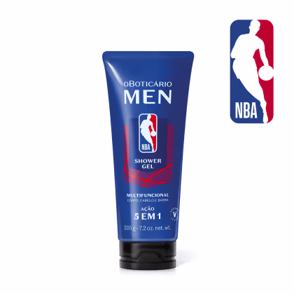 O produto apresentado é um gel de banho multifuncional da marca Boticario Men, com o logotipo da NBA (National Basketball Association). A embalagem é um tubo azul com o texto "Boticario MEN" e "NBA" em destaque. O item é descrito como tendo "Ação 5 em 1".