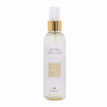 Frasco de spray para uso doméstico da coleção Splendore da marca Kailash, com 150 ml de capacidade. Embalagem em vidro transparente com tampa dourada, rótulo branco com detalhes dourados e texto "Bella".