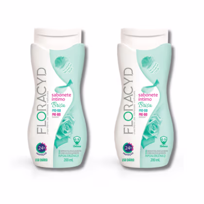 Dois frascos de sabonete íntimo Brisa da marca Floractive, com embalagem branca e azul-turquesa, contendo 200 ml cada. Os rótulos destacam que são produtos pró-bio e pré-bio, com proteção de 24 horas.