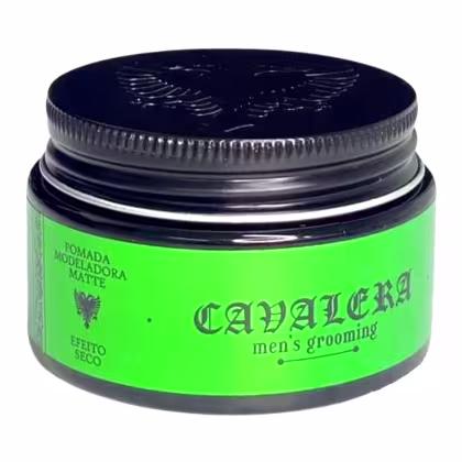 Pomada modeladora matte da linha Cavalera para cuidados masculinos, em embalagem de pote verde com rótulo preto e branco destacando o nome da marca.