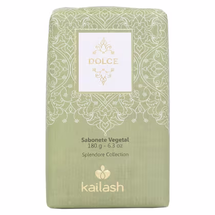 Sabonete vegetal da coleção Splendore da marca Kailash, em embalagem retangular verde-clara com padrão decorativo e texto "Dolce" em dourado.