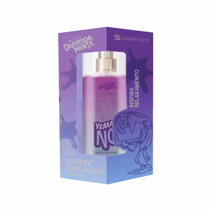 Frasco de body splash da linha "Divertida Mente" da marca Sabrina Sato, com embalagem roxa e azul, contendo texto e ilustrações em estilo cartoon.