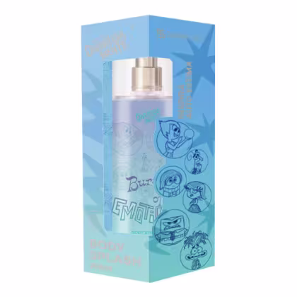 Frasco de splash corporal da marca Cia. Beauty, com embalagem azul clara e ilustrações de personagens em tons de azul. O rótulo exibe o nome "Emoção" e informações sobre o produto.