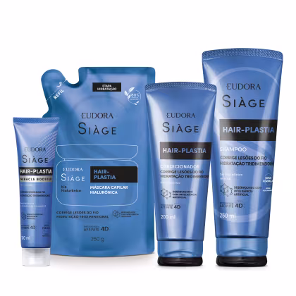 A imagem mostra um kit com quatro produtos, uma bisnaga pequena de tratamento capilar, um refil de máscara capilar, uma bisnaga de condicionador e outra de shampoo. Todos com embalagem azul, letras brancas e pretas no rótulo.