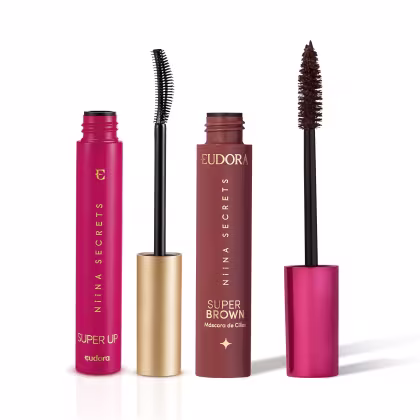Produtos de maquiagem da marca Eudora, incluindo um rímel preto, um mascara de cílios marrom e um delineador rosa. As embalagens apresentam design moderno e cores vibrantes.