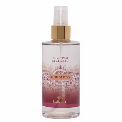 Frasco de spray para uso doméstico da marca Kailash, com 200 mL de capacidade, em design com degradê de cores rosa e rótulo com o nome "Flor de Figo".
