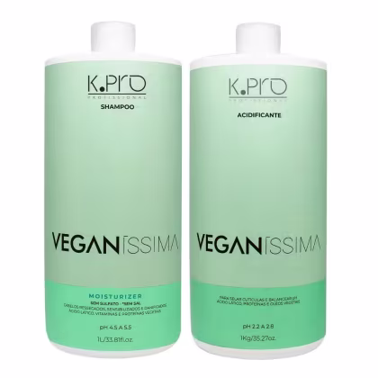 Dois frascos de produtos de cabelo da marca K.Pro, na cor verde clara, com rótulos indicando "Shampoo" e "Acidificante" da linha Veganíssima, com informações sobre pH e volume.