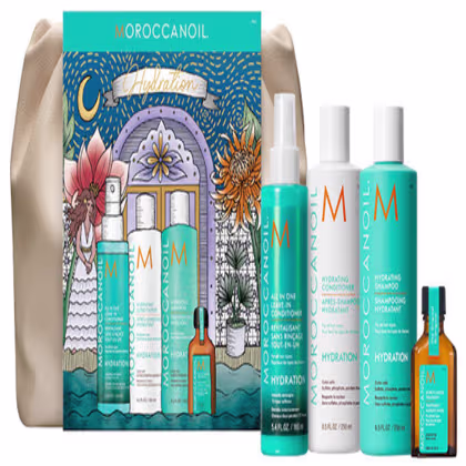 Conjunto de produtos Moroccanoil em embalagens com design ilustrativo, incluindo frascos de shampoo, condicionador e óleo hidratante em tons de azul e laranja, com rótulos e textos descritivos.