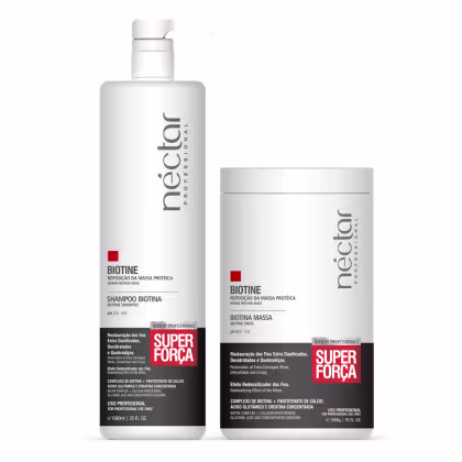 Produtos de tratamento capilar Néctar do Brasil: frasco branco de shampoo e máscara, ambos com rótulos vermelhos destacando "Super Força" e informações sobre a fórmula.