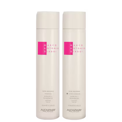 A imagem mostra o shampoo e condicionador Nutri Restore de 300ml cada, da marca MAB by Alfaparf Milano. Os frascos cilíndricos são na cor branca, com detalhes em rosa contendo o nome da marca e a indicação para nutrição e restauração.