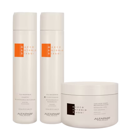 A imagem mostra kit da marca MAB by Alfaparf Milano com shampoo e condicionador Oils Recovery de 300ml cada, em formato cilíndrico branco com detalhes em laranja; e máscara Power Reconstruction 300g, pote branco com detalhes na cor preta.