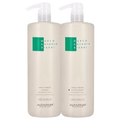 A imagem mostra o shampoo e condicionador Long & Force de 1 litro cada, da marca MAB by Alfaparf Milano. Os frascos são de cor branca, com a marca e o nome da linha impressos em verde. Trazem a indicação de crescimento e força para os fios.