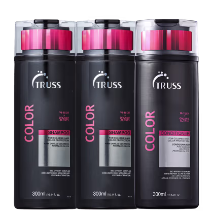 A imagem mostra três frascos de produtos para cabelos coloridos da marca Truss. São dois shampoos e um condicionador, todos com embalagens pretas de 300ml.