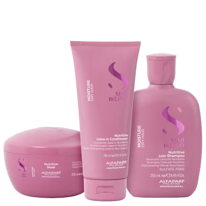 A imagem mostra uma linha de produtos de cuidados capilares da marca Alfaparf Milano, incluindo um frasco de shampoo, um frasco de leave-in e um pote de máscara capilar.