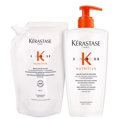 A imagem mostra duas embalagens de shampoo, de 500ml, branca, uma de refil e outra com tampa pump laranja.