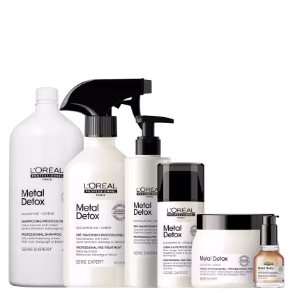 Kit com pré-shampoo, shampoo, máscara capilar, spray de tratamento, leave-in e óleo capilar Metal Detox, da marca L'Oréal Professionel