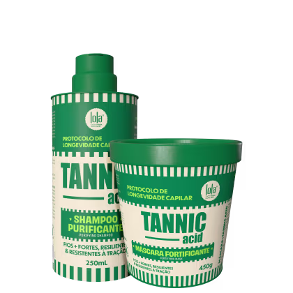 Produtos da marca Lola From Rio: um frasco verde de shampoo purificante e um pote verde de máscara fortificante, ambos com rótulos destacando o "Protocolo de Longevidade Capilar" e a linha "Tannic Acid".