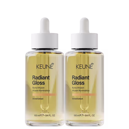 Dois frascos de vidro transparente contendo um líquido dourado, com rótulos brancos exibindo o nome da marca "Keune" e o nome do produto "Radiant Gloss". Cada frasco possui um conta-gotas branco no topo.