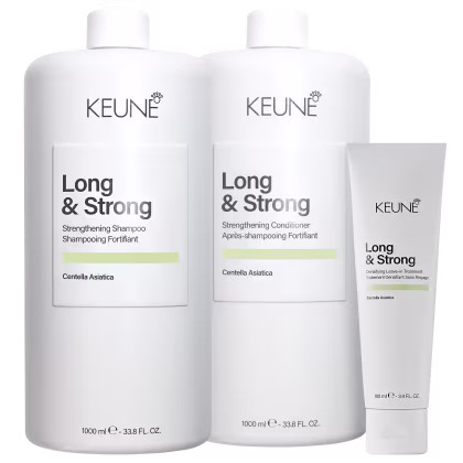 Dois frascos brancos da linha Long & Strong da Keune, contendo shampoo e condicionador fortalecedores, além de um tubo de tratamento leave-in da mesma linha. Os rótulos destacam os ingredientes Centella Asiatica.