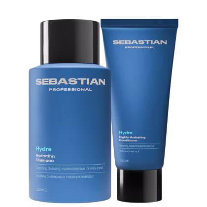 Dois produtos da marca Sebastian Professional: um frasco de shampoo hidratante azul e um tubo de condicionador hidratante azul, ambos com rótulos e embalagens em tons de azul.